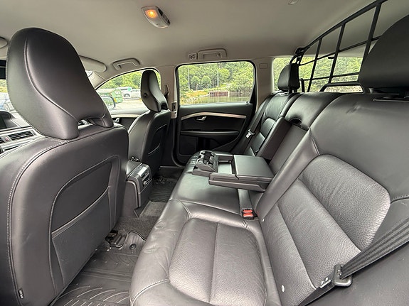 Volvo XC70 13 of 28