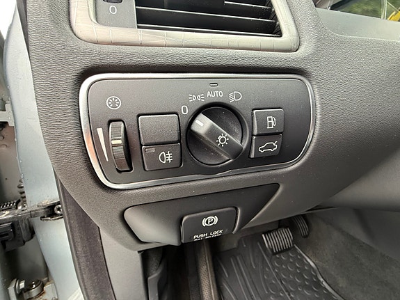 Volvo XC70 18 of 28