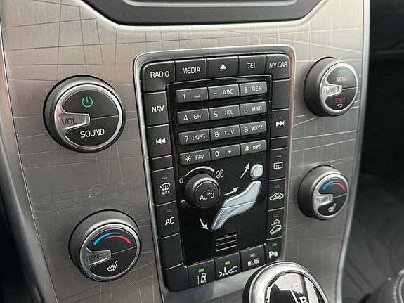 Volvo XC70 26 of 28