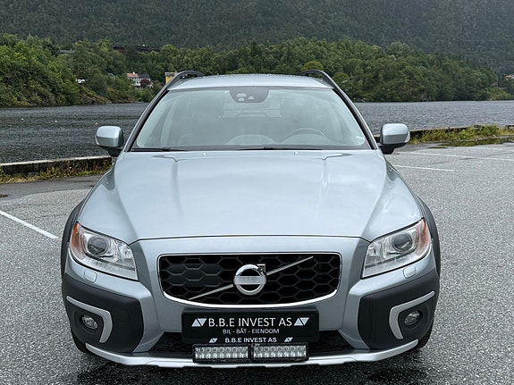 Volvo XC70 2 of 5