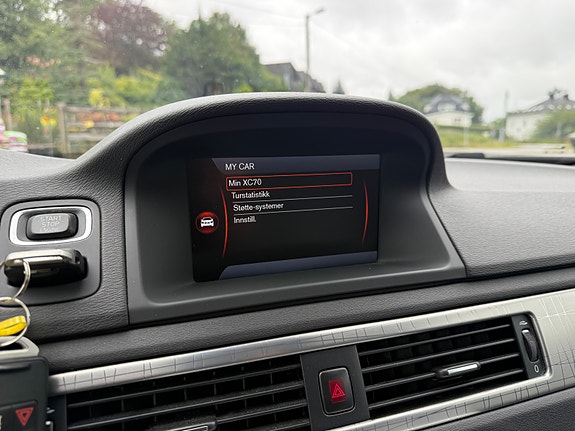Volvo XC70 23 of 28