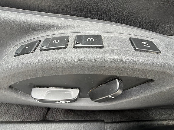 Volvo XC70 17 of 28