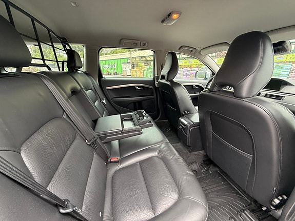 Volvo XC70 12 of 28