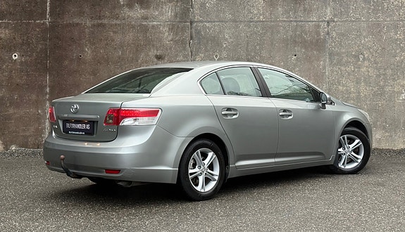 Toyota Avensis 5 of 5