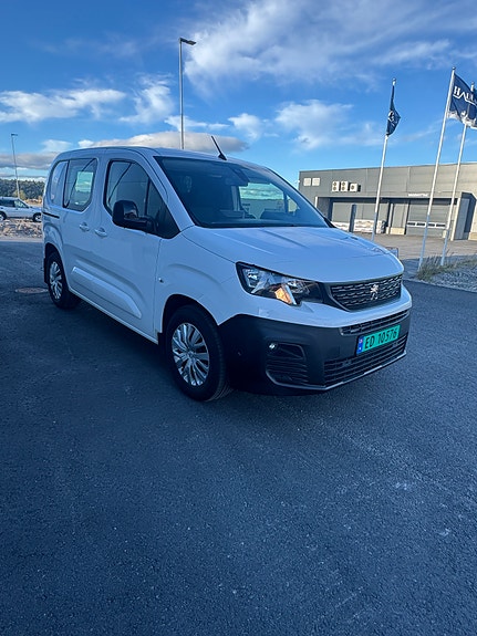 Peugeot Partner Electric 2 of 5