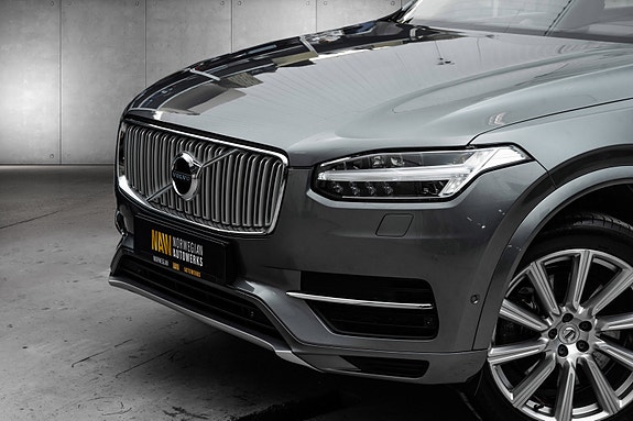 Volvo XC90 2 of 5