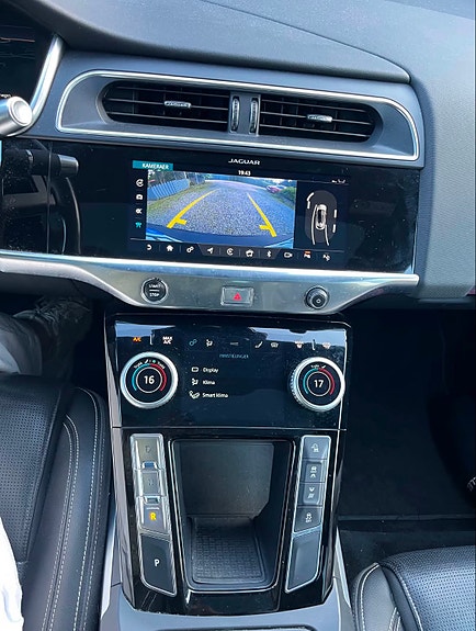 Jaguar I-PACE 12 of 16