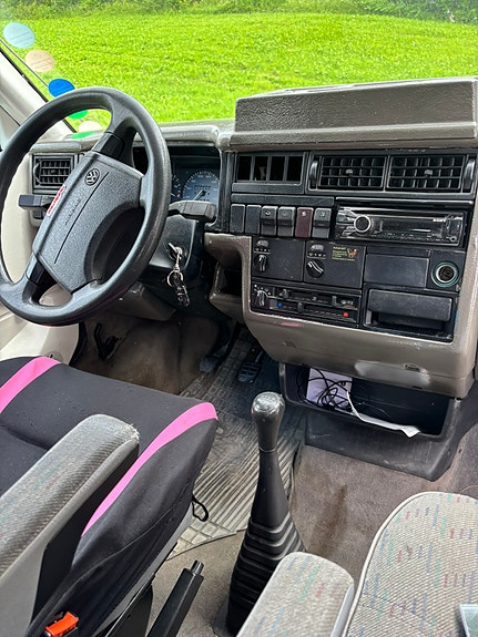 Volkswagen Caravelle 5 of 5