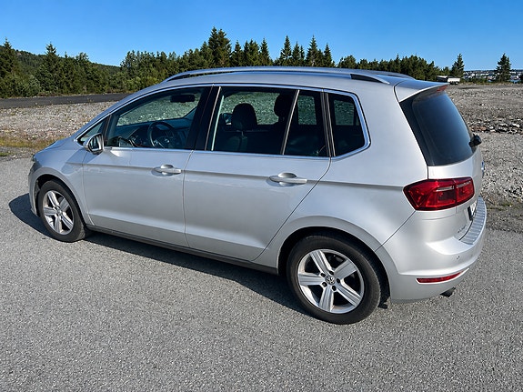 Volkswagen Golf Sportsvan 2 of 5