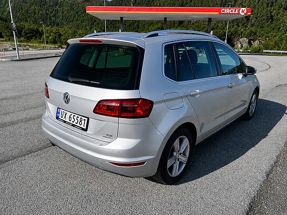 Volkswagen Golf Sportsvan 3 of 5