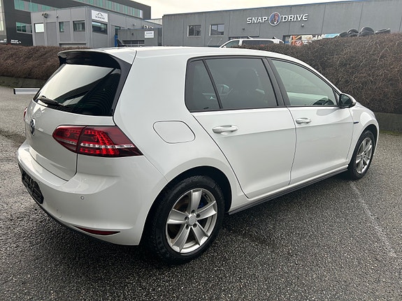 Volkswagen Golf VII 2 of 5