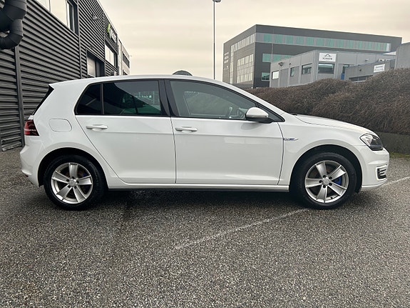Volkswagen Golf VII 5 of 5