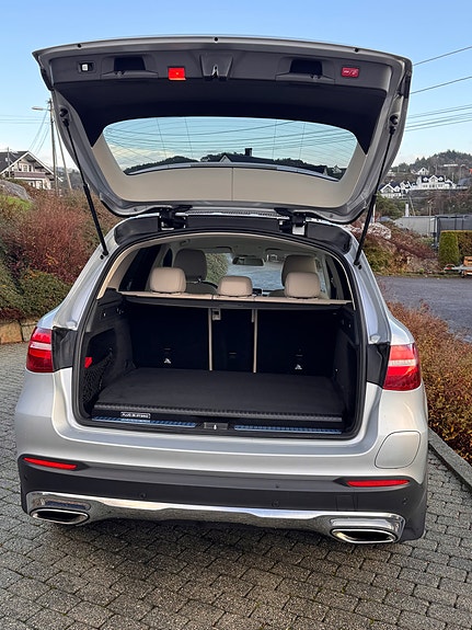 Mercedes-Benz GLC350 e 4 of 6
