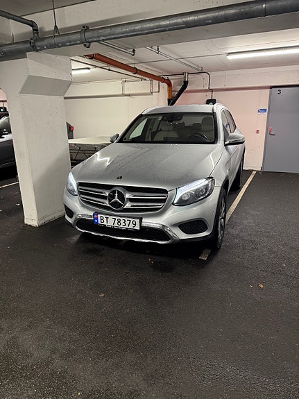 Mercedes-Benz GLC350 e 2 of 6