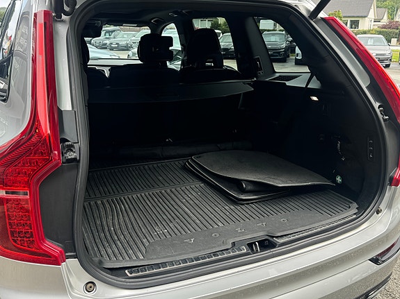 Volvo XC90 30 of 30