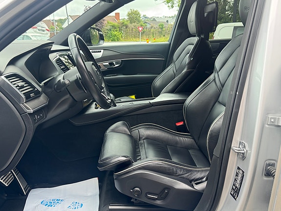 Volvo XC90 11 of 30
