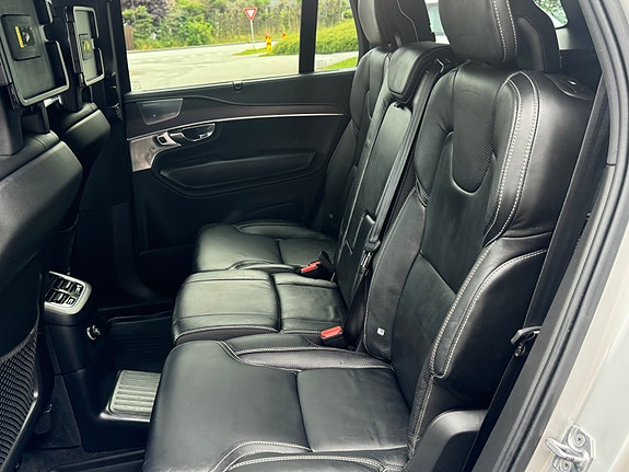 Volvo XC90 26 of 30