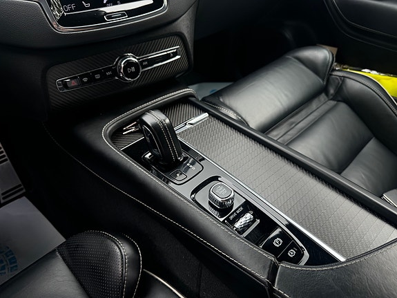 Volvo XC90 18 of 30