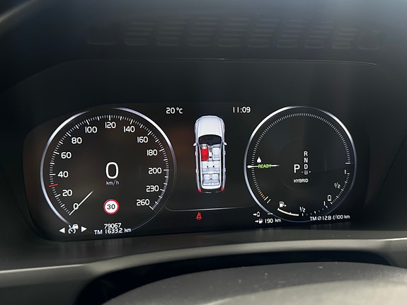 Volvo XC90 16 of 30