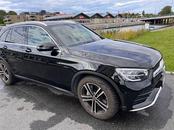 Mercedes-Benz GLC300 de 2 of 30