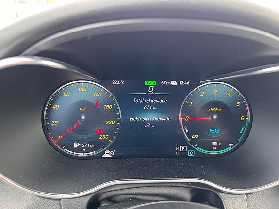 Mercedes-Benz GLC300 de 28 of 30