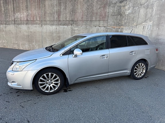 Toyota Avensis 3 of 5