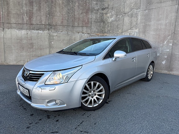 Toyota Avensis 2 of 5