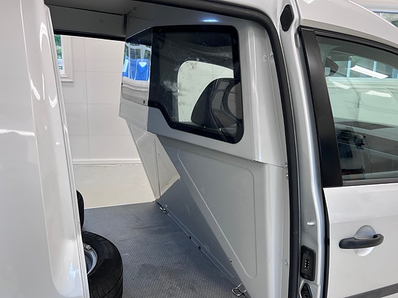 Volkswagen Caddy Maxi 13 of 30