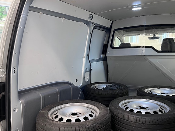 Volkswagen Caddy Maxi 17 of 30