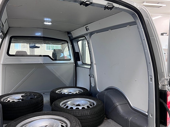 Volkswagen Caddy Maxi 18 of 30