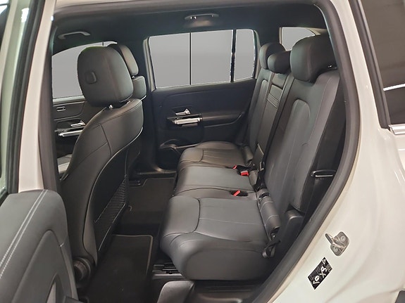 Mercedes-Benz EQB300 27 of 30