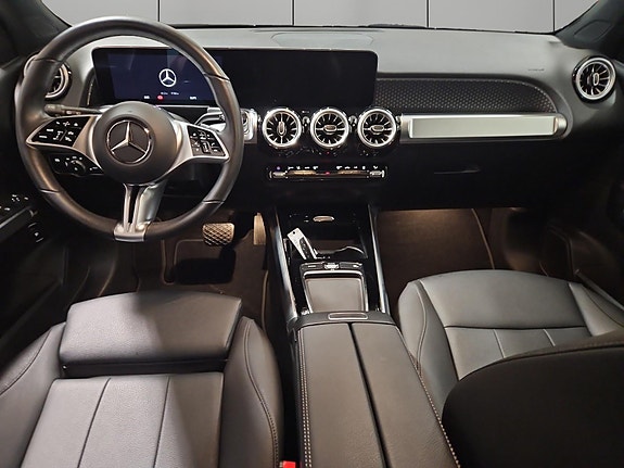 Mercedes-Benz EQB300 17 of 30