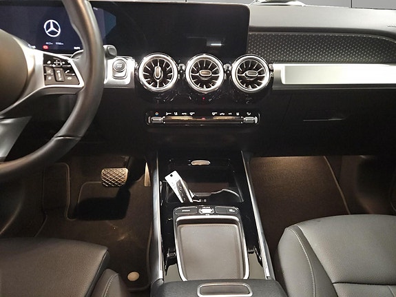 Mercedes-Benz EQB300 16 of 30