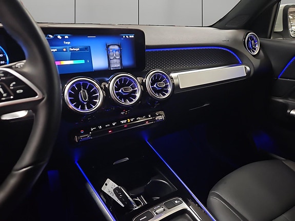 Mercedes-Benz EQB300 26 of 30