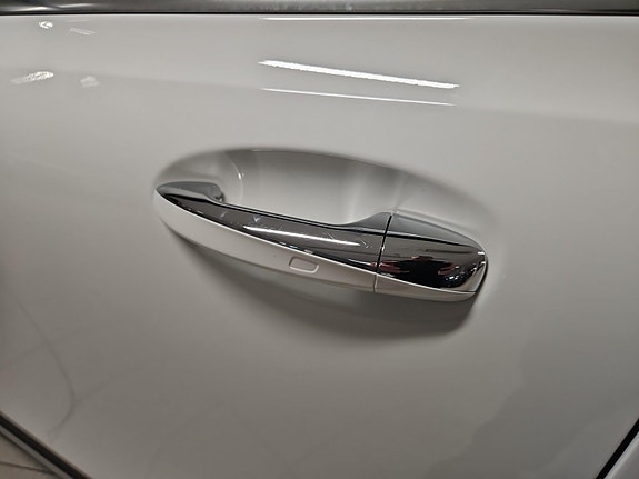 Mercedes-Benz EQB300 10 of 30