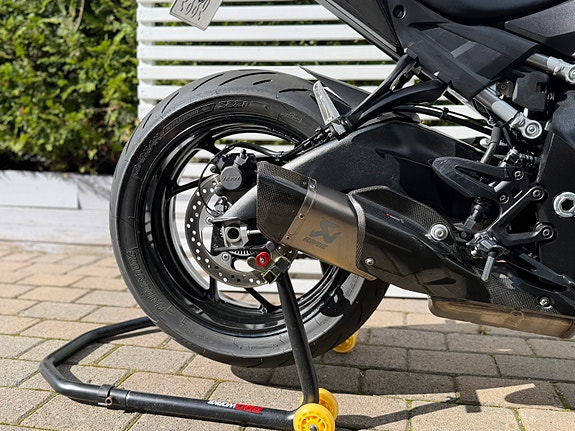 Suzuki GSX-S 1000R 11 of 22