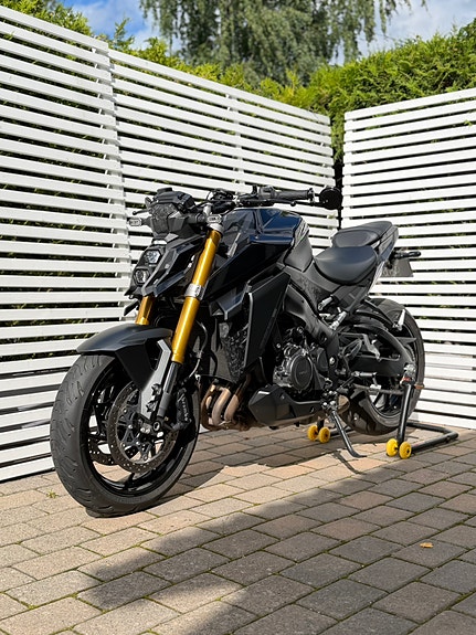 Suzuki GSX-S 1000R 2 of 22