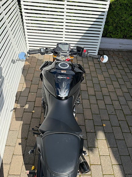 Suzuki GSX-S 1000R 16 of 22