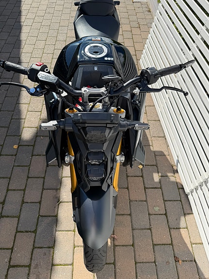 Suzuki GSX-S 1000R 15 of 22