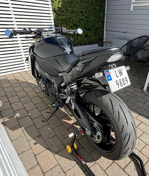 Suzuki GSX-S 1000R 3 of 22