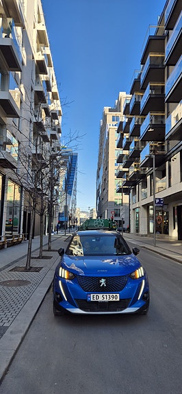 Peugeot e-2008 2 of 2
