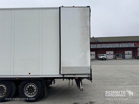 Schmitz Cargobull SKO Reefer Multitemp 10 of 14