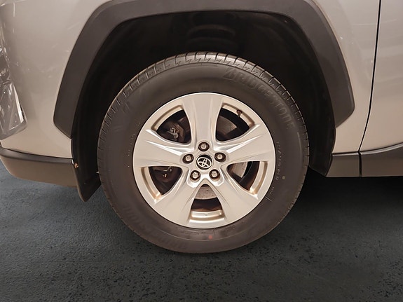 Toyota RAV4 9 of 27
