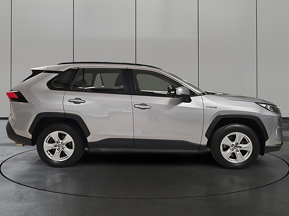 Toyota RAV4 6 of 27