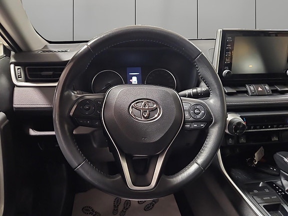 Toyota RAV4 12 of 27