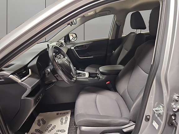 Toyota RAV4 10 of 27