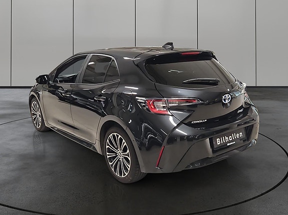 Toyota Corolla 3 of 5