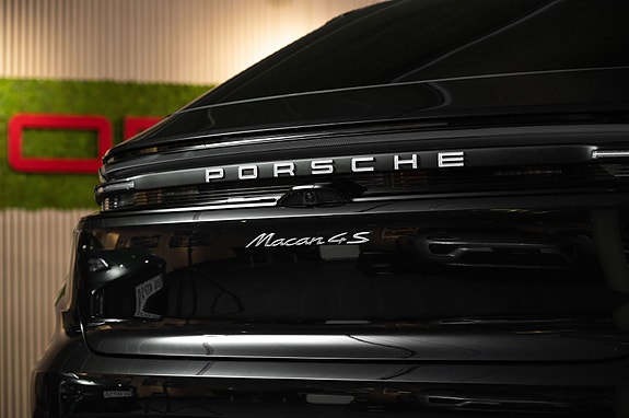 Porsche Macan 4S 8 of 30