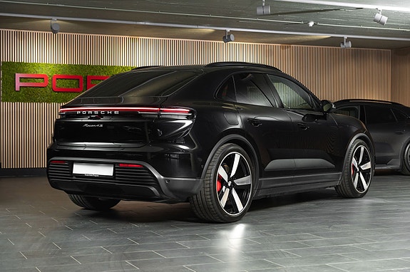 Porsche Macan 4S 7 of 30