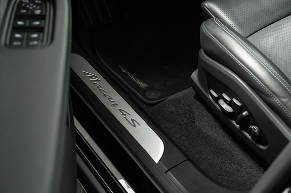 Porsche Macan 4S 18 of 30